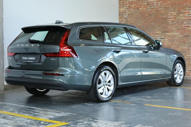 Volvo V60 B4 Essential Edition | Lederen bekleding | Parkeercamera | Parkeersensoren voor + achter | Google infotainment | Climate Control | Cruise Control | Zwarte hemelbekleding |