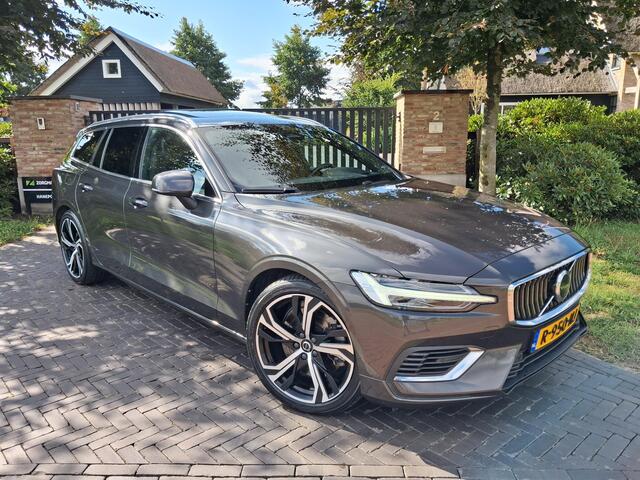 Volvo V60 2.0 T8 Plug-in hybrid AWD Ultimate Bright | Panoramadak | Trekhaak | Harman Kardon | NL-Auto | 455PK |