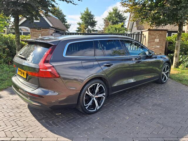 Volvo V60 2.0 T8 Plug-in hybrid AWD Ultimate Bright | Panoramadak | Trekhaak | Harman Kardon | NL-Auto | 455PK |