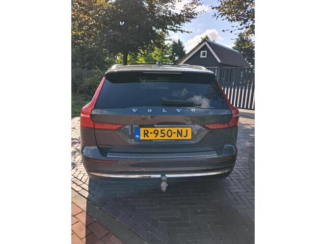 Volvo V60 2.0 T8 Plug-in hybrid AWD Ultimate Bright | Panoramadak | Trekhaak | Harman Kardon | NL-Auto | 455PK |