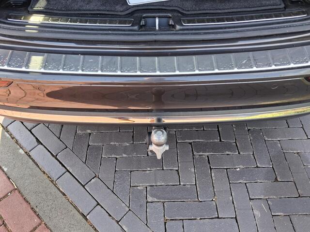 Volvo V60 2.0 T8 Plug-in hybrid AWD Ultimate Bright | Panoramadak | Trekhaak | Harman Kardon | NL-Auto | 455PK |