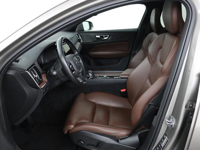 Volvo V60 CROSS COUNTRY 2.0 B5 AWD Pro | Panoramadak | Head-Up | Leder | Stoelverwarming | Trekhaak | Adaptive cruise | Carplay | Navigatie | Keyless | Harman/Kardon