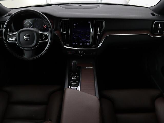 Volvo V60 CROSS COUNTRY 2.0 B5 AWD Pro | Panoramadak | Head-Up | Leder | Stoelverwarming | Trekhaak | Adaptive cruise | Carplay | Navigatie | Keyless | Harman/Kardon