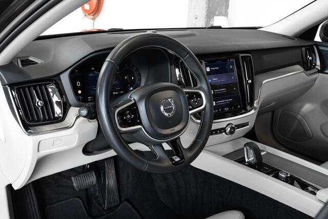 Volvo V60 CROSS COUNTRY B5 AWD Plus | Adaptive cruise control | Blond lederen bekleding | 360° Parkeercamera | BLIS | Parkeerverwarming | Harman Kardon premium audio | Stoel en stuurwiel verwarming | Parkeersensoren voor + achter | Panoramadak