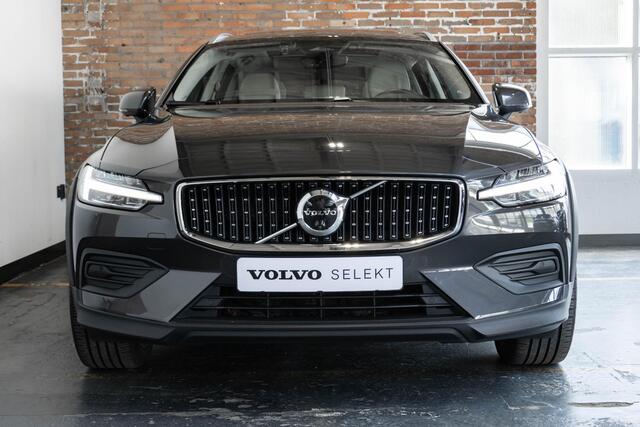 Volvo V60 CROSS COUNTRY B5 AWD Plus | Adaptive cruise control | Blond lederen bekleding | 360° Parkeercamera | BLIS | Parkeerverwarming | Harman Kardon premium audio | Stoel en stuurwiel verwarming | Parkeersensoren voor + achter | Panoramadak