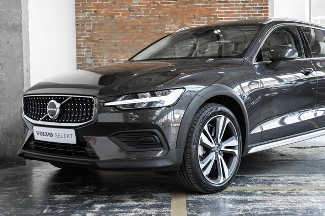 Volvo V60 CROSS COUNTRY B5 AWD Plus | Adaptive cruise control | Blond lederen bekleding | 360° Parkeercamera | BLIS | Parkeerverwarming | Harman Kardon premium audio | Stoel en stuurwiel verwarming | Parkeersensoren voor + achter | Panoramadak
