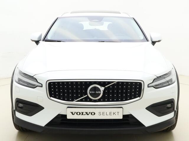 Volvo V60 CROSS COUNTRY B5 265pk AWD Ultimate / Bowers&Wilkins / Massage / Dubbel glas / Head-Up / 20'' / 360 Camera / Full-LED / Panoramadak / Keyless / El. Trekhaak / BLIS / ACC /