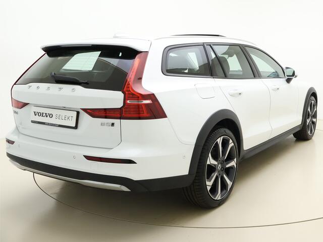 Volvo V60 CROSS COUNTRY B5 265pk AWD Ultimate / Bowers&Wilkins / Massage / Dubbel glas / Head-Up / 20'' / 360 Camera / Full-LED / Panoramadak / Keyless / El. Trekhaak / BLIS / ACC /