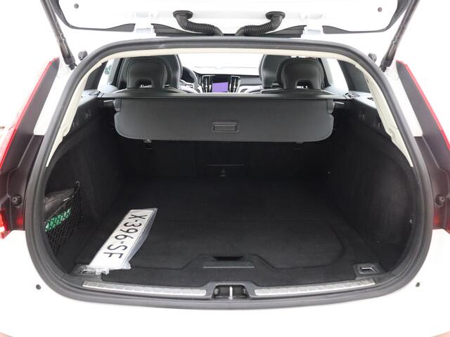 Volvo V60 CROSS COUNTRY B5 265pk AWD Ultimate / Bowers&Wilkins / Massage / Dubbel glas / Head-Up / 20'' / 360 Camera / Full-LED / Panoramadak / Keyless / El. Trekhaak / BLIS / ACC /