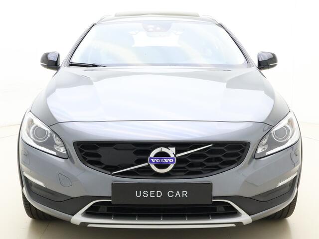 Volvo V60 CROSS COUNTRY T5 245pk AWD Summum / Adaptieve cruise control / Elektrisch verstelbare stoelen / Trekhaak / Panorama dak / BLIS /