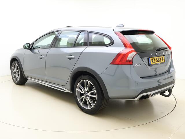 Volvo V60 CROSS COUNTRY T5 245pk AWD Summum / Adaptieve cruise control / Elektrisch verstelbare stoelen / Trekhaak / Panorama dak / BLIS /