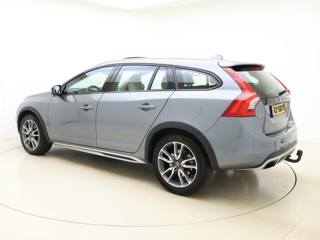 Volvo V60 CROSS COUNTRY T5 245pk AWD Summum / Adaptieve cruise control / Elektrisch verstelbare stoelen / Trekhaak / Panorama dak / BLIS /