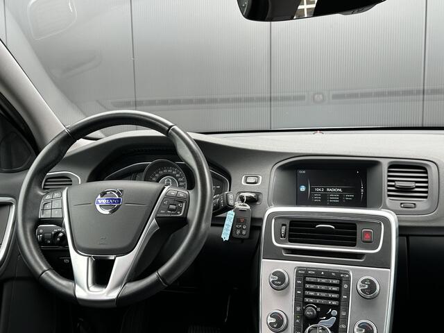 Volvo V60 CROSS COUNTRY 2.0 T5 Nordic+ Standkachel, stoel en voorruitverwarming. park assist camera, Volvo on call, xenon verlichting