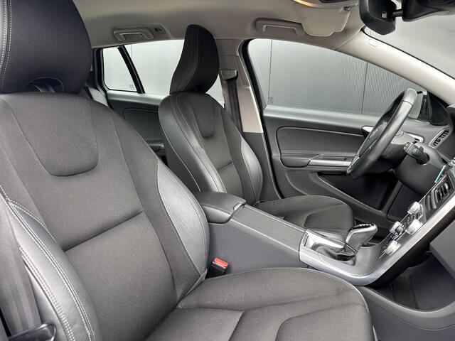 Volvo V60 CROSS COUNTRY 2.0 T5 Nordic+ Standkachel, stoel en voorruitverwarming. park assist camera, Volvo on call, xenon verlichting