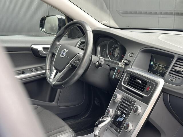 Volvo V60 CROSS COUNTRY 2.0 T5 Nordic+ Standkachel, stoel en voorruitverwarming. park assist camera, Volvo on call, xenon verlichting