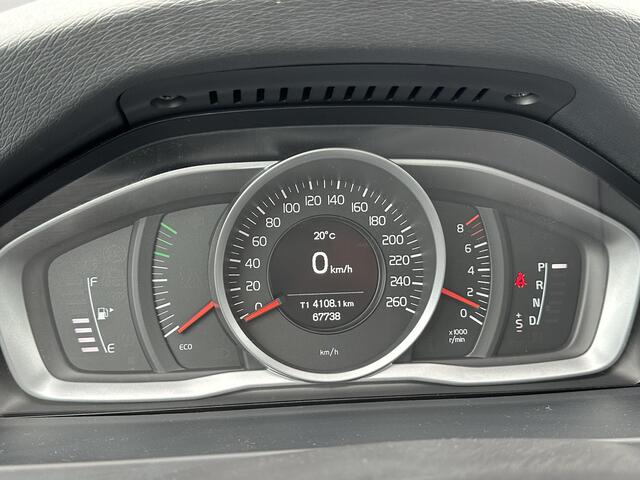 Volvo V60 CROSS COUNTRY 2.0 T5 Nordic+ Standkachel, stoel en voorruitverwarming. park assist camera, Volvo on call, xenon verlichting