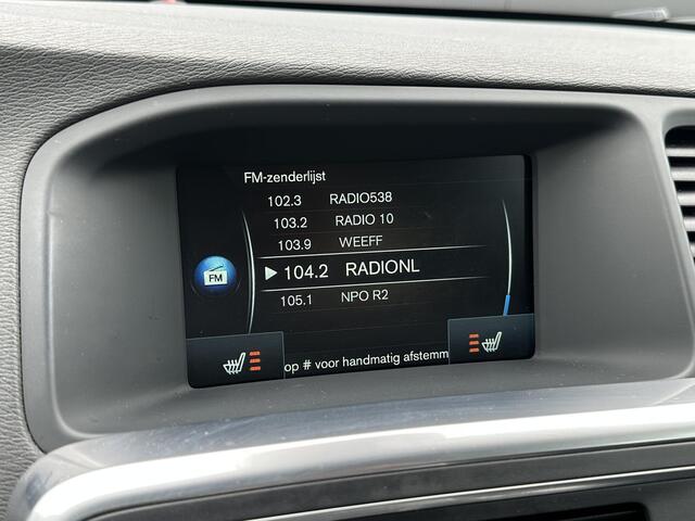 Volvo V60 CROSS COUNTRY 2.0 T5 Nordic+ Standkachel, stoel en voorruitverwarming. park assist camera, Volvo on call, xenon verlichting