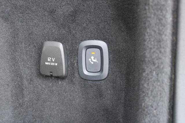 Volvo V60 CROSS COUNTRY D4 Automaat AWD Intro Edition | Trekhaak | Blis| Schuif/kanteldak | 360 Camera | Head-Up