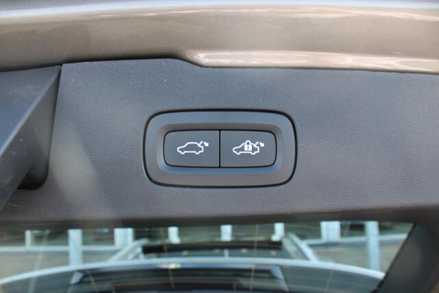 Volvo V60 CROSS COUNTRY B5 Automaat AWD Pro | Massagestoelen | Head-Up | Schuif/kanteldak | Camera | Trekhaak | Adapt. Cruise