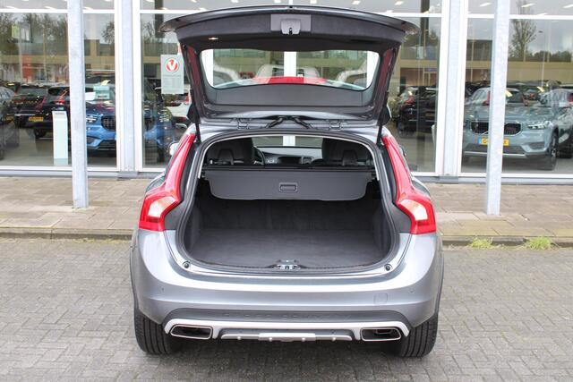 Volvo V60 CROSS COUNTRY D4 Nordic+ | Org. NL | Afn. Trekhaak | Verw. Voorstoelen | Verw. Voorruit | Standkachel