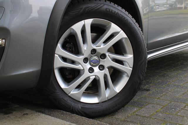Volvo V60 CROSS COUNTRY D4 Nordic+ | Org. NL | Afn. Trekhaak | Verw. Voorstoelen | Verw. Voorruit | Standkachel