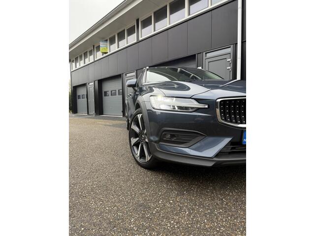 Volvo V60 CROSS COUNTRY 2.0 B5 AWD Pro