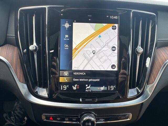 Volvo V60 CROSS COUNTRY 2.0 T5 AWD Pro | Panoramadak | Head Up Display | Adaptieve Cruise Control | Dode Hoek Detectie | Standkachel |