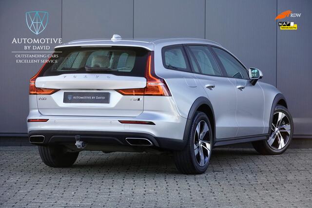Volvo V60 CROSS COUNTRY 2.0 T5 250 PK AWD PRO AUTOMAAT / TREKHAAK / LEDER / APPLE CARPLAY / DAB / LEDER / 1e EIGENAAR / BTW AUTO / HARMAN KARDON