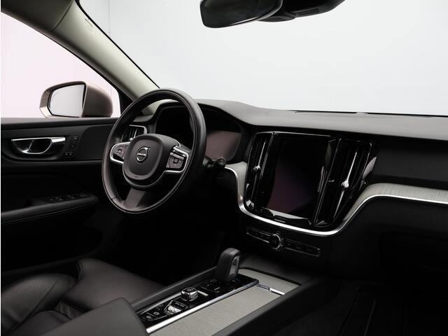 Volvo V60 CROSS COUNTRY 2.0 B5 AWD Pro / Trekhaak / Lederen Bekleding / Elektrisch Verst. Stoelen / Stoel+Stuurverwarming / Adaptive Cruise / BLIS / Keyless /