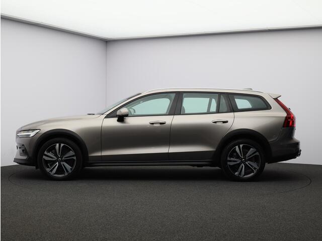 Volvo V60 CROSS COUNTRY 2.0 B5 AWD Pro / Trekhaak / Lederen Bekleding / Elektrisch Verst. Stoelen / Stoel+Stuurverwarming / Adaptive Cruise / BLIS / Keyless /