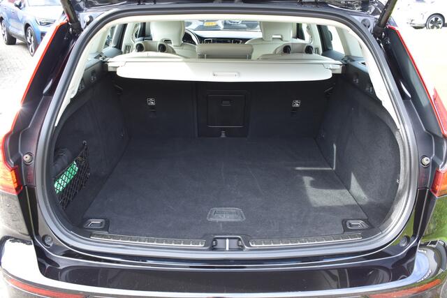 Volvo V60 CROSS COUNTRY B5 265PK Automaat AWD Pro | Trekhaak | ACC | Blis | Camera | Styling kit | 20"LMV