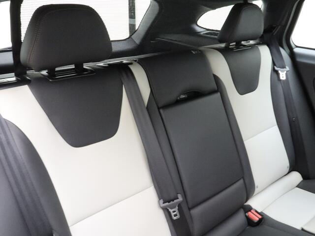 Volvo V60 CROSS COUNTRY T5 245pk Automaat Polar+ / 19'' Bor / Schuif-/kanteldak / El. Stoelen / Dubbel glas / Afn. Trekhaak / Kinderzitjes / H&K Audio / Keyless / Stoel + stuurw. verwarming / PDC + CAM / ACC / BLIS /