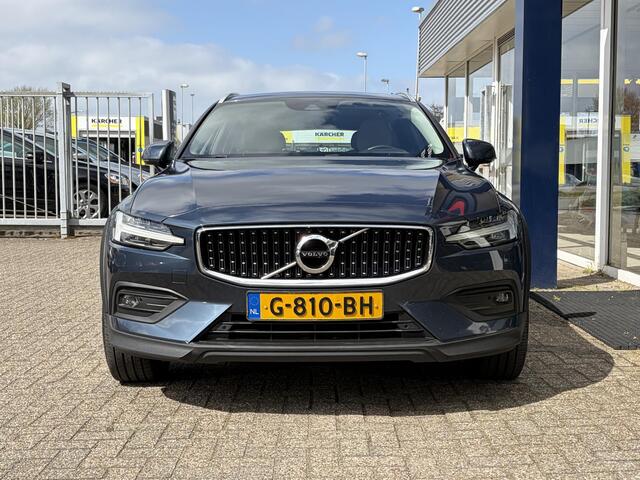 Volvo V60 CROSS COUNTRY 2.0 D4 AWD Intro Edition / Polestar-Engineered / Automaat / NL-Auto / Dealer-Onderhouden / Vol-Leder / Stoelverwarming V+A / Stuurverwarming / Adaptieve Cruise-Control / Elektr.-Wegklapbare Trekhaak / Keyless / Elektr.-Achterklep / Dodehoek-Detectie / App