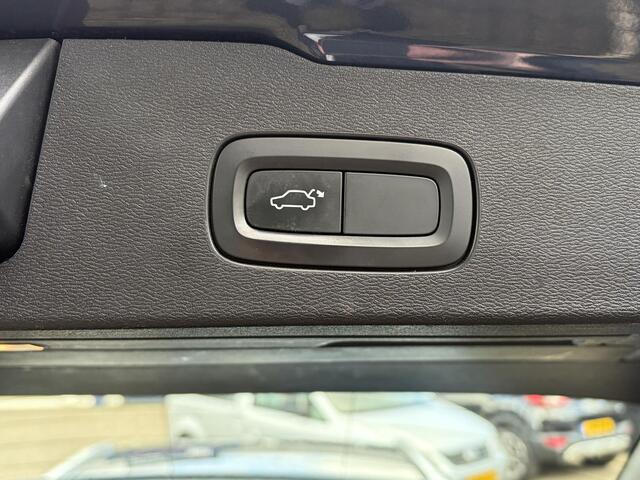 Volvo V60 CROSS COUNTRY 2.0 D4 AWD Intro Edition / Polestar-Engineered / Automaat / NL-Auto / Dealer-Onderhouden / Vol-Leder / Stoelverwarming V+A / Stuurverwarming / Adaptieve Cruise-Control / Elektr.-Wegklapbare Trekhaak / Keyless / Elektr.-Achterklep / Dodehoek-Detectie / App