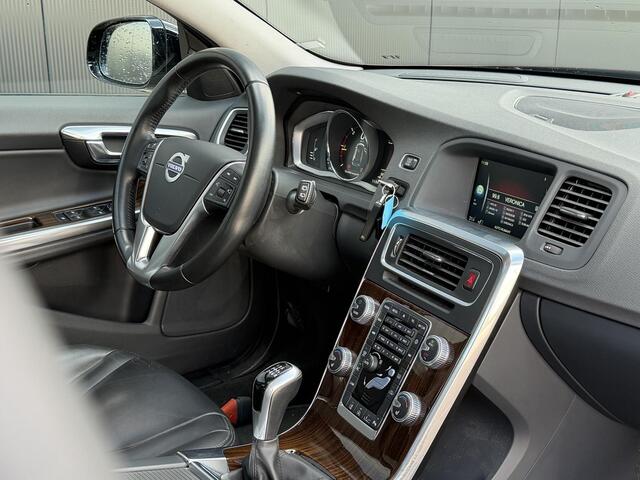 Volvo V60 CROSS COUNTRY 2.0 D4 Summum Intellisafe Leder Schuifdak Trekhaak afneembaar Adaptive Blis