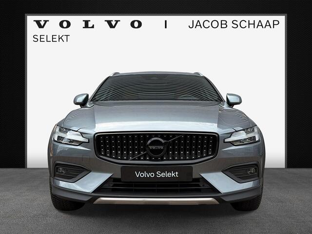 Volvo V60 CROSS COUNTRY B5 AWD / 19" Velgen / Stoel massage / Stoel ventilatie + verwarming / Black pack /