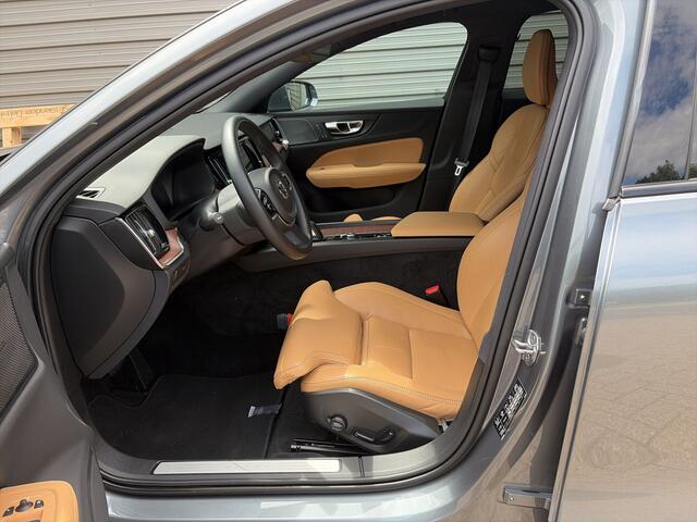 Volvo V60 CROSS COUNTRY B5 AWD / 19" Velgen / Stoel massage / Stoel ventilatie + verwarming / Black pack /