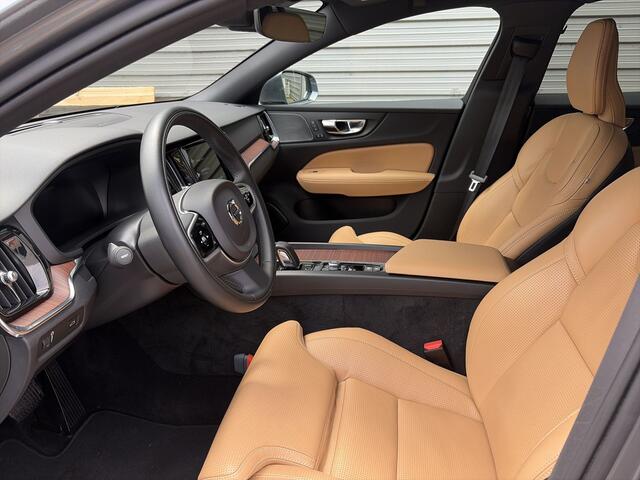 Volvo V60 CROSS COUNTRY B5 AWD / 19" Velgen / Stoel massage / Stoel ventilatie + verwarming / Black pack /
