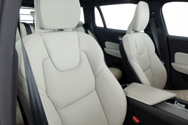 Volvo V60 CROSS COUNTRY 2.0 B5 AWD Ultimate | PANORAMADAK | LEDER .