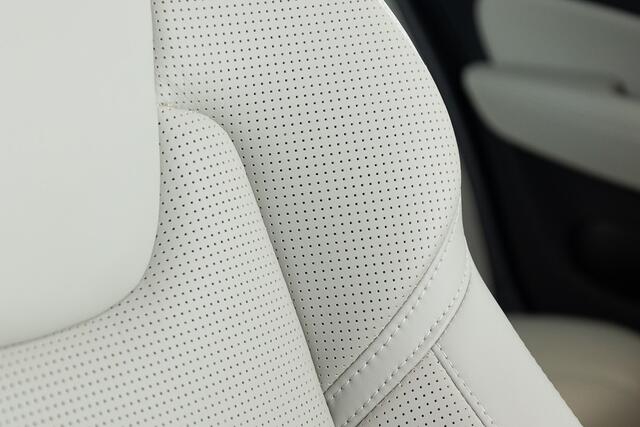 Volvo V60 CROSS COUNTRY 2.0 B5 AWD Ultimate | PANORAMADAK | LEDER .