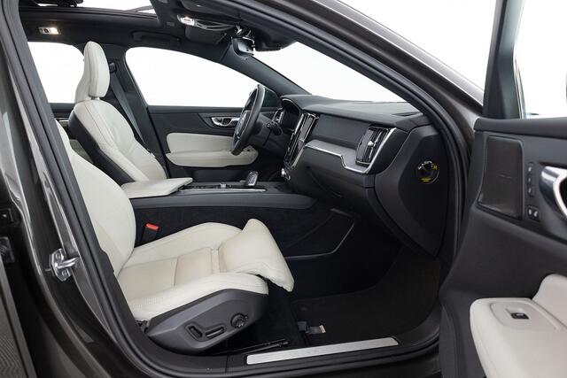 Volvo V60 CROSS COUNTRY 2.0 B5 AWD Ultimate | PANORAMADAK | LEDER .