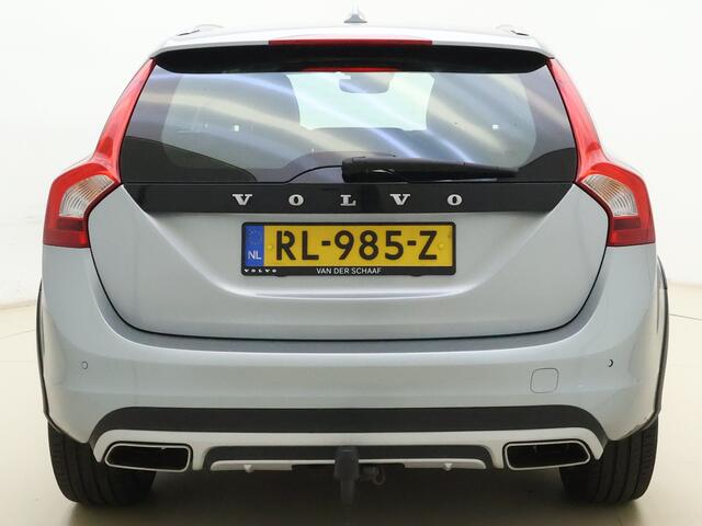 Volvo V60 CROSS COUNTRY D3 Polar+ | Sport stoelen | Trekhaak | Dealer onderhouden