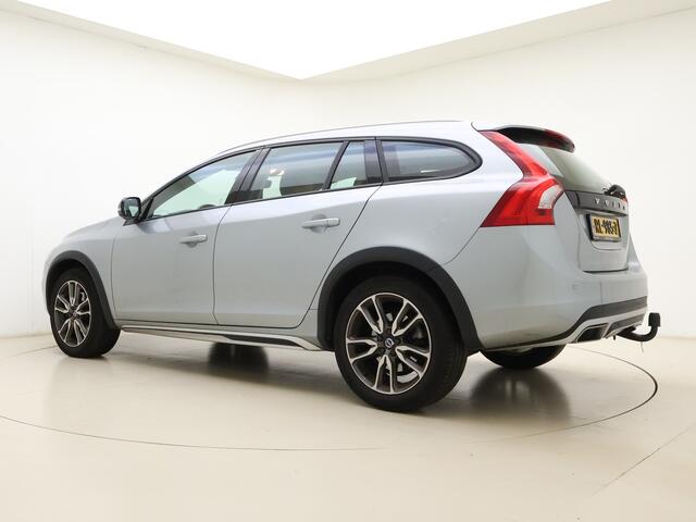 Volvo V60 CROSS COUNTRY D3 Polar+ | Sport stoelen | Trekhaak | Dealer onderhouden