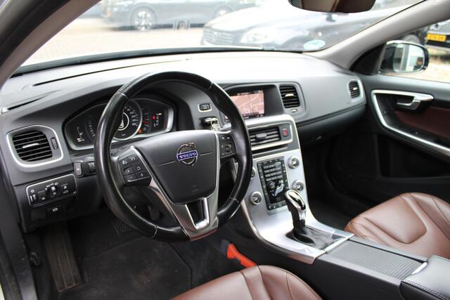 Volvo V60 CROSS COUNTRY 2.0 D3 Polar+ | Xenon | Leder