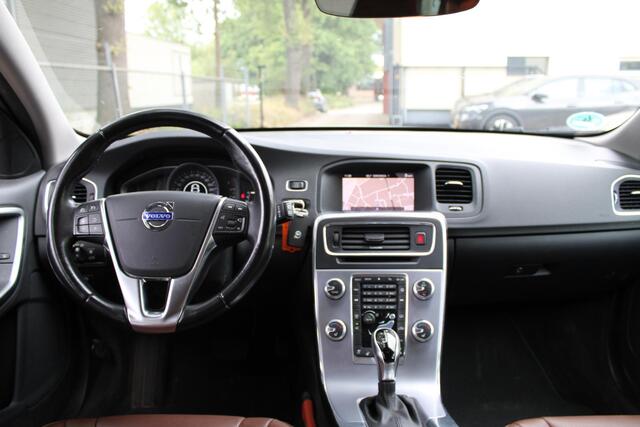 Volvo V60 CROSS COUNTRY 2.0 D3 Polar+ | Xenon | Leder