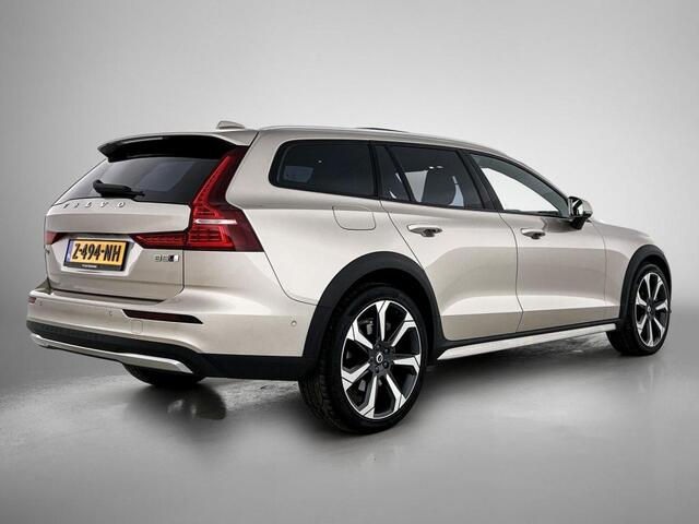 Volvo V60 CROSS COUNTRY 2.0 B5 AWD Ultimate | B&W Audio | Panorama dak | Leder |