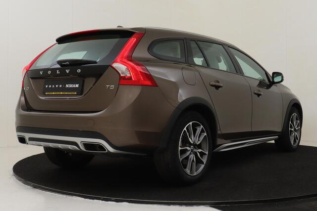 Volvo V60 CROSS COUNTRY T5 AUT. SUMMUM -PANO.DAK|PREMIUM.AUDIO|LEDER|POWER-SEATS|ADAP.XENON|CAMERA|STANDKACHEL|18"