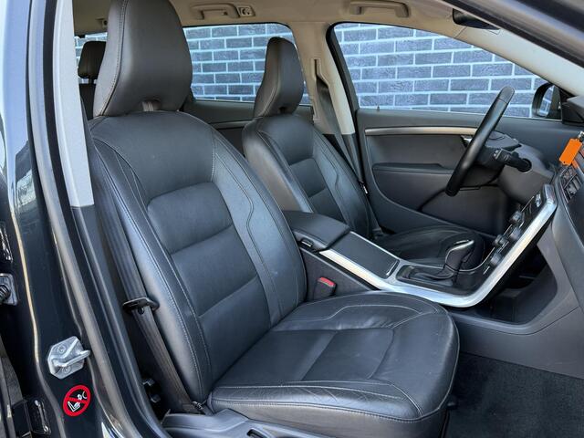 Volvo V70 2.0 T4 Classic Edition | Bi-Xenon | Standkachel | Leder | Elek. Achterklep | Stoelverwarming |