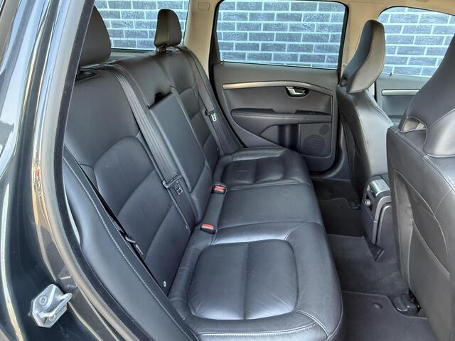 Volvo V70 2.0 T4 Classic Edition | Bi-Xenon | Standkachel | Leder | Elek. Achterklep | Stoelverwarming |