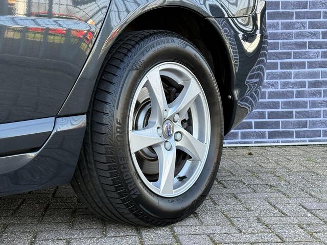 Volvo V70 2.0 T4 Classic Edition | Bi-Xenon | Standkachel | Leder | Elek. Achterklep | Stoelverwarming |